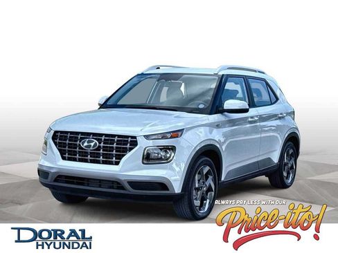 Used 2025 Hyundai Venue SEL FWD image 1