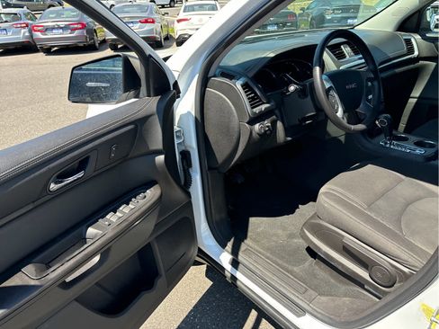 Used 2016 GMC Acadia SLE FWD image 7