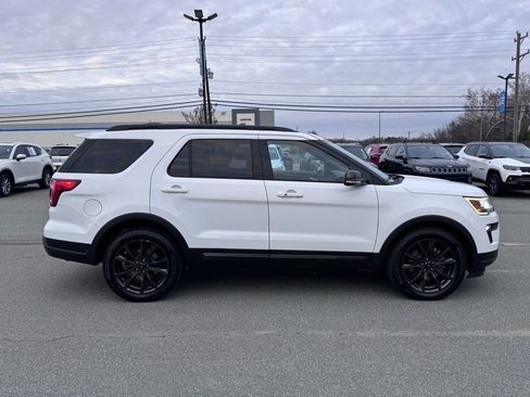 Used 2018 Ford Explorer XLT w/ Equipment Group 202A image 8