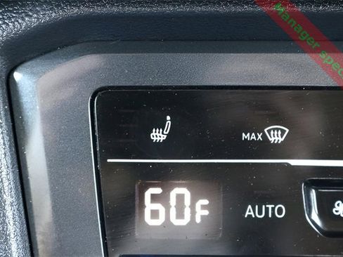 Used 2024 Volkswagen Tiguan SE image 25