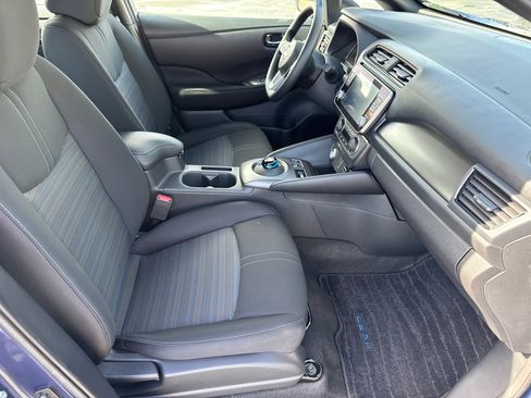 Used 2025 Nissan Leaf S image 16