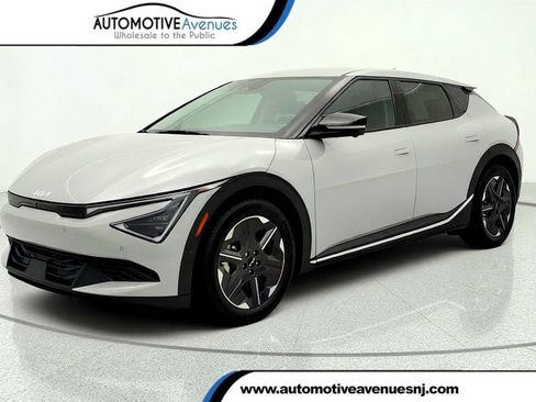 Used 2025 Kia EV6 Light w/ Light LR Technology Package RWD image 1