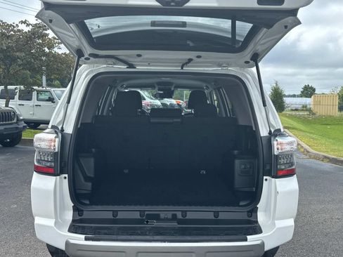 Used 2022 Toyota 4Runner TRD Off-Road AWD/4WD image 7