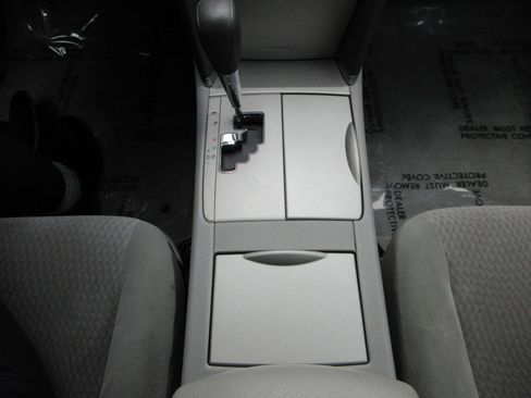 Used 2010 Toyota Camry LE FWD image 38
