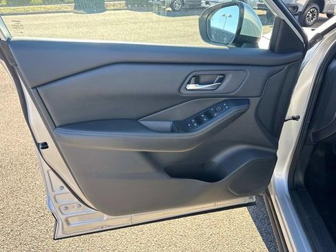 Used 2025 Nissan Rogue SV image 25