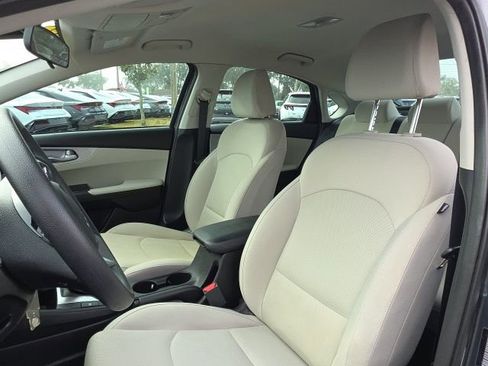 Used 2023 Kia Forte LXS w/ LXS Technology Package image 5