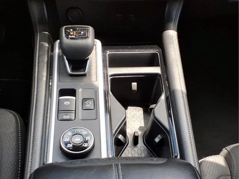 Used 2024 Nissan Pathfinder SV AWD/4WD image 24