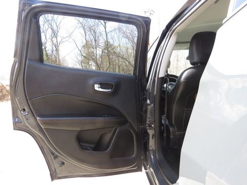 Used 2018 Jeep Compass Limited AWD/4WD image 18