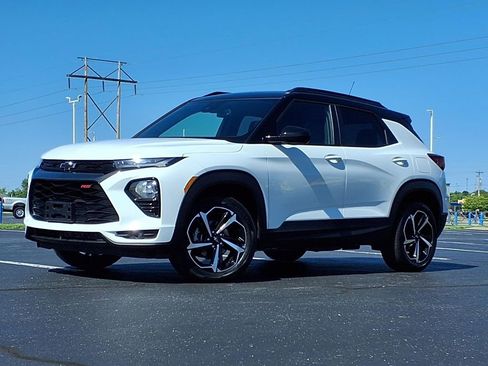 Used 2023 Chevrolet TrailBlazer RS w/ Sun and Liftgate Package AWD/4WD image 2