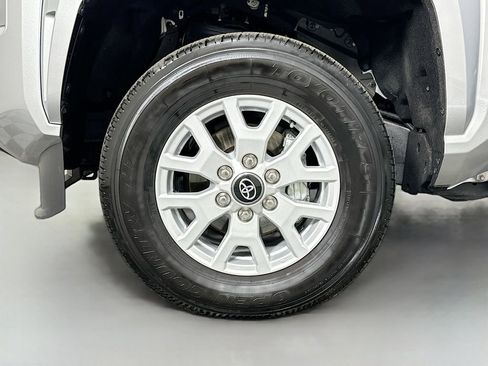 Used 2025 Toyota Tacoma SR5 image 29