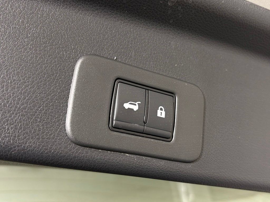 Certified 2025 Nissan Murano SV FWD image 39