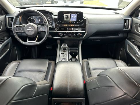 Used 2022 Nissan Pathfinder SL image 13