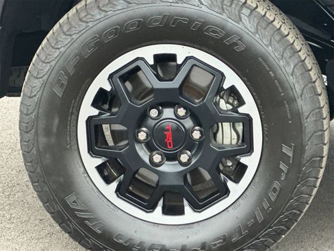 Used 2024 Toyota Tacoma TRD Off-Road image 29