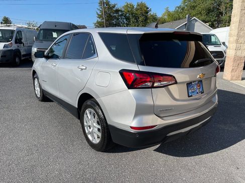 Used 2022 Chevrolet Equinox LT w/ Driver Convenience Package image 2