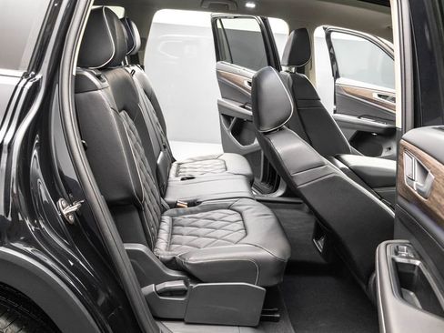 Certified 2025 Volkswagen Atlas SEL Premium R-Line image 30