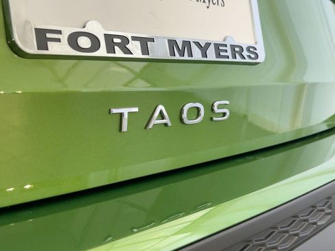 New 2026 Volkswagen Taos SE image 34