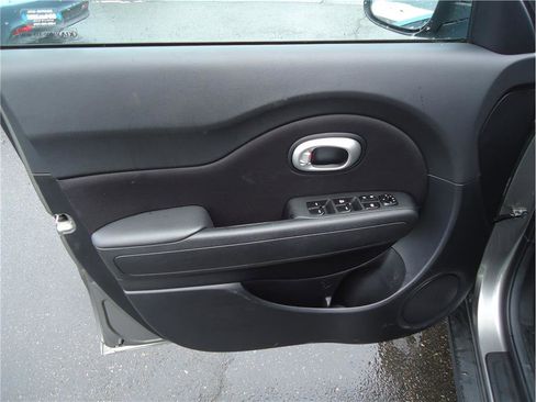Used 2016 Kia Soul image 11