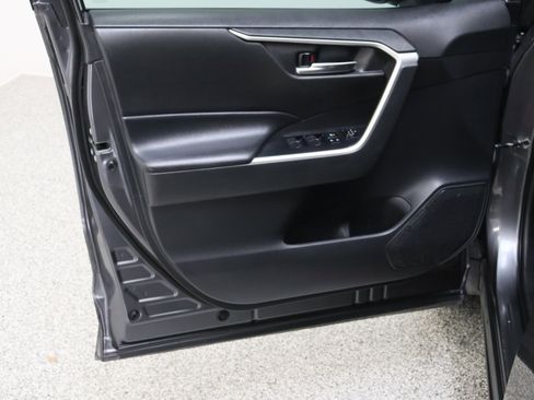 Used 2022 Toyota RAV4 XLE AWD/4WD image 12