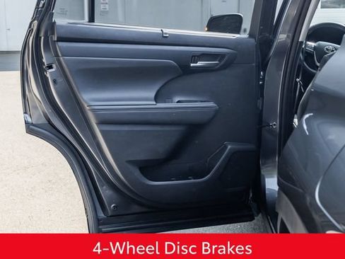 Used 2023 Toyota Highlander XLE AWD/4WD image 23