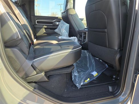 New 2026 RAM 2500 Laramie AWD/4WD image 11