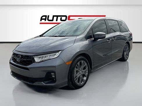 Used 2025 Honda Odyssey Touring image 3