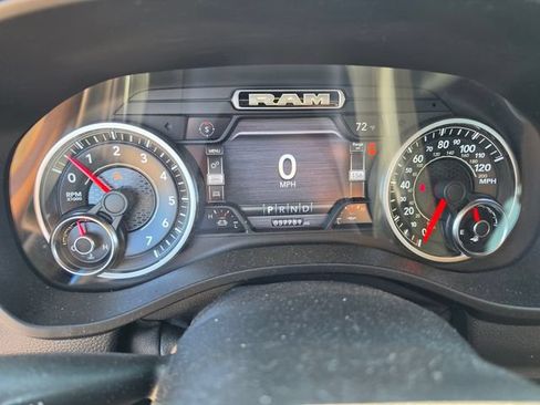 Used 2019 RAM 1500 Laramie AWD/4WD image 16