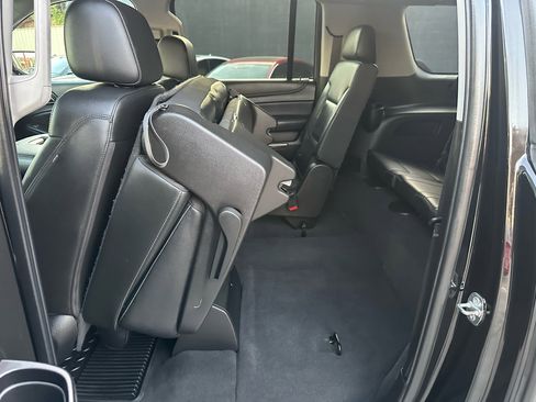 Used 2019 Chevrolet Suburban LT image 32