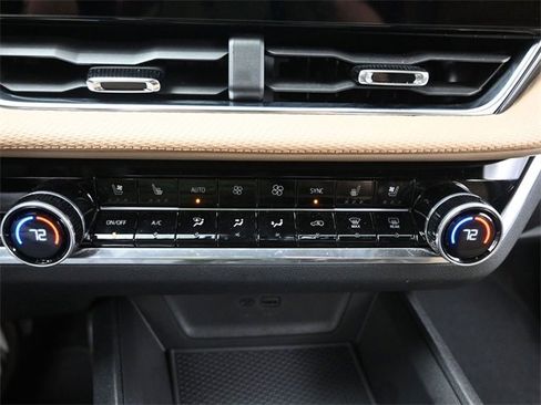 Used 2025 Chevrolet Equinox ACTIV w/ Safety and Technology Package image 33