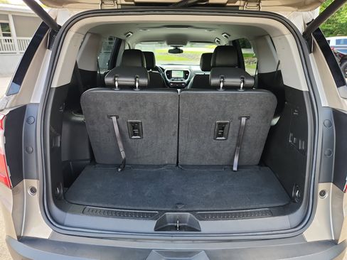 Used 2023 GMC Acadia SLT image 52