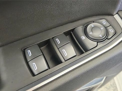 Used 2023 Chevrolet Silverado 1500 LT AWD/4WD image 31