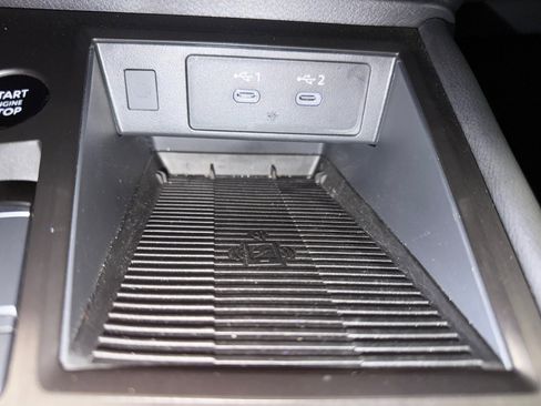 Used 2025 Nissan Kicks SR image 32