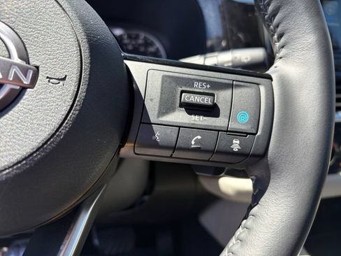 Used 2025 Nissan Pathfinder SL w/ Black Appearance Package FWD image 27