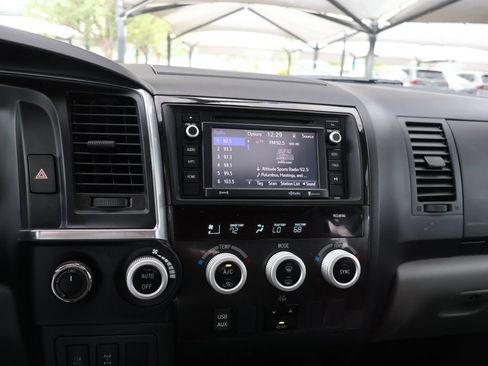 Used 2019 Toyota Sequoia SR5 AWD/4WD image 40