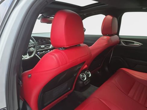 Used 2024 Alfa Romeo Giulia Veloce RWD image 14