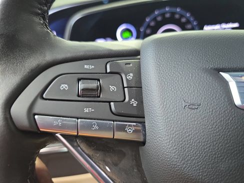 Used 2024 Cadillac Escalade ESV Premium Luxury AWD/4WD image 17