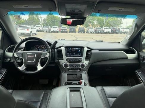 Used 2019 GMC Yukon XL SLT w/ Premium Edition AWD/4WD image 2