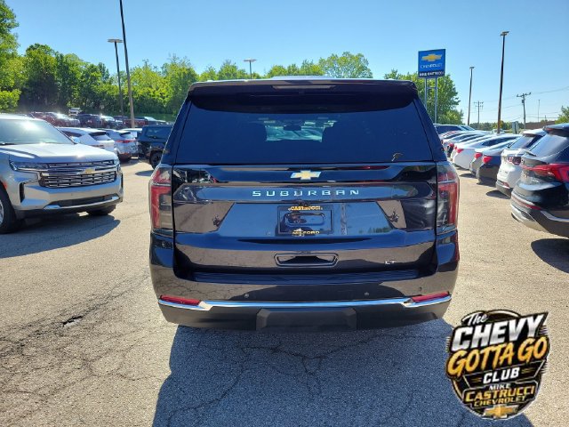 Used 2025 Chevrolet Suburban LT AWD/4WD image 4