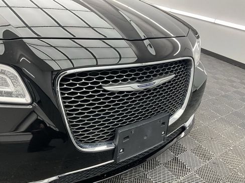 Used 2016 Chrysler 300 C image 29