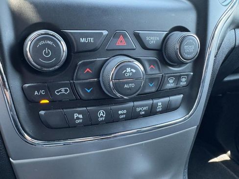 Used 2021 Jeep Grand Cherokee Laredo image 18