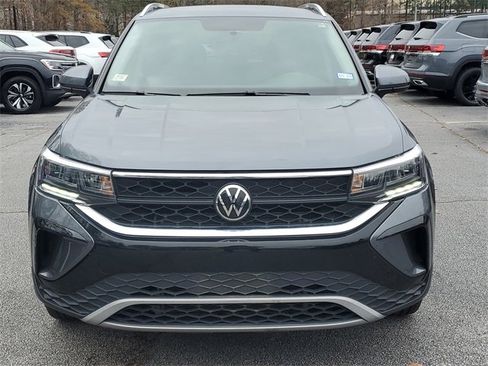 Used 2022 Volkswagen Taos SE image 2