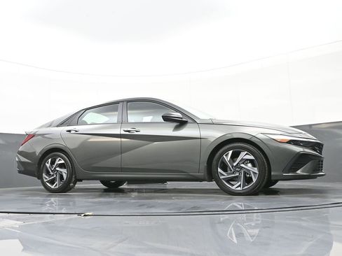 Certified 2025 Hyundai Elantra Sport image 47