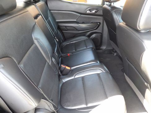 Used 2023 GMC Acadia SLT FWD image 15