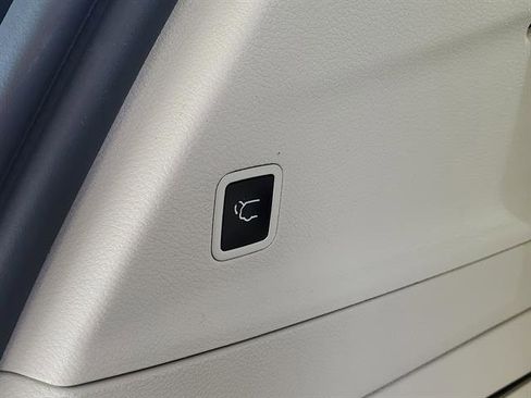 Used 2020 Chrysler Pacifica Limited w/ Tire & Wheel Group image 12