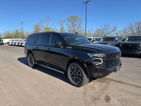 Used 2024 Chevrolet Suburban Z71 w/ Luxury Package image 4