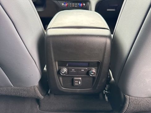 Used 2024 Buick Enclave Essence AWD/4WD image 25