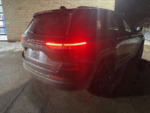 Certified 2023 Jeep Grand Cherokee Altitude image 4