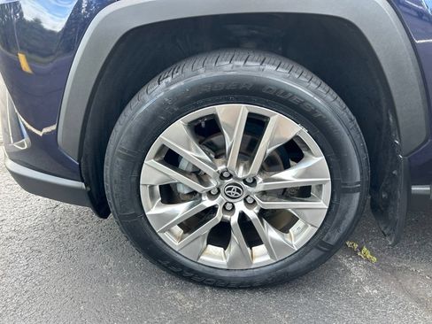 Used 2021 Toyota RAV4 XLE Premium AWD/4WD image 28