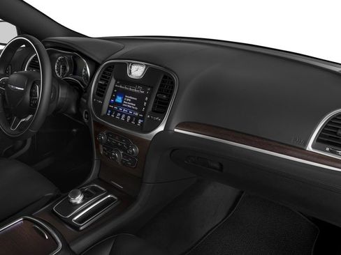 Used 2017 Chrysler 300 C Platinum w/ Safetytec Plus Group AWD/4WD image 19