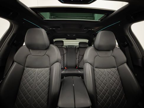 Used 2024 Audi S8 image 8