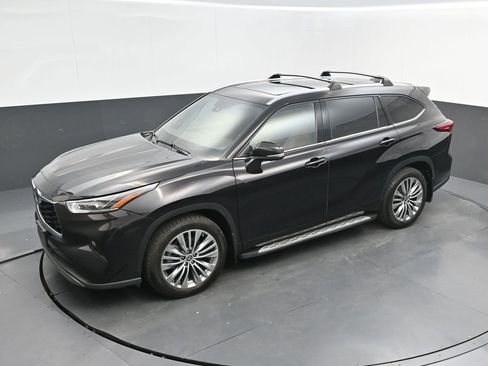 Used 2022 Toyota Highlander Platinum AWD/4WD image 30